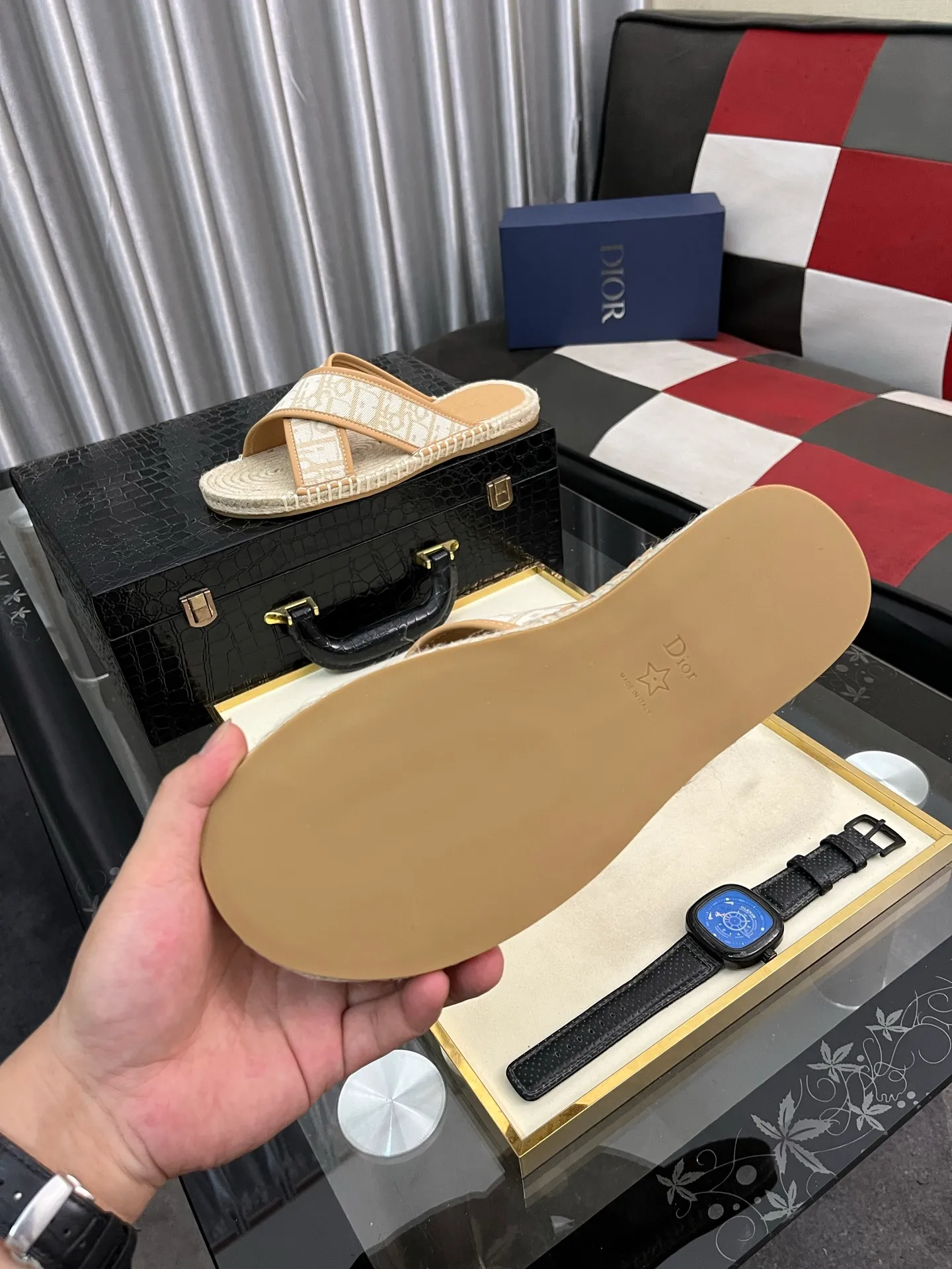 Men's shoes💰320⌚️⌚️DIOR Dior slippers New slippers are on sale simultaneously. Original materials imported from Italy. Fully imported sheepskin lining, sole: original sole provided by the original factory, exclusive movable molded sole, super comfortable, original factory follow-up goods, 🔍🔍high quality, can be entered and exited the counter at will, code number: 38-442️⃣colors available